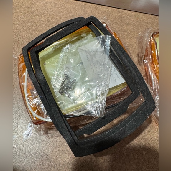 Partsam Super Bright Amber Yellow LED Cab Marker Light Peterbilt Kenworth Intern - Picture 2 of 4